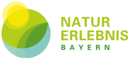 Logo das Auftritts Naturerlebnis Bayern; Das Logo zeigt in farbigen Kreisflächen die Elemente Luft Wasser und Natur; Link führt zu Startseite des Angebots 